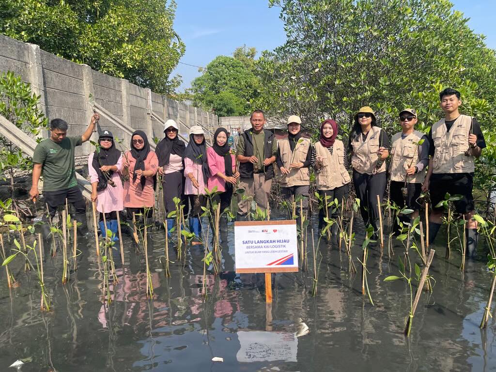 KAI Logistik tanam mangrove