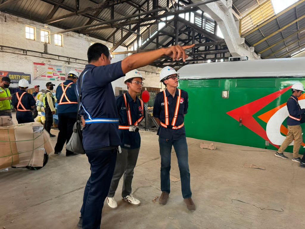 Kunjungan edukatif dari Komunitas Pecinta Kereta Api Edan Sepur Wilayah Jakarta
