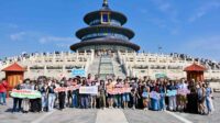Participants in the Future Makers 2026 China-US Youth Tour for a Shared Asia-Pacific Future visit the Temple of Heaven, one of